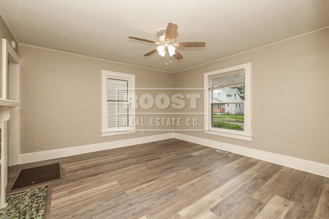 Building Photo - Two Bed One and a Half Bath in Springfield!