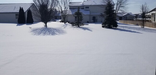 Building Photo - 3BR Ranch Carroll Creek