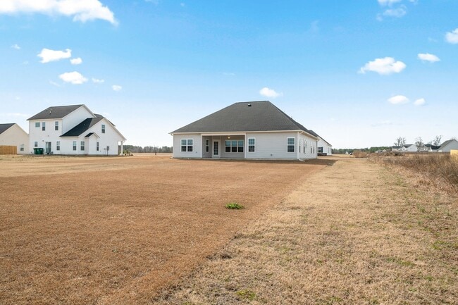 Building Photo - 505 E Black Water Ln