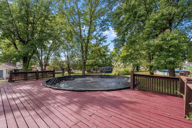 Building Photo - 33 Pershing Lake Dr