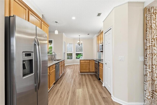 Building Photo - 7 Deerwood St