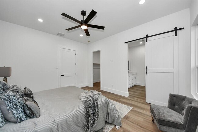 Building Photo - 23855 Creek Wood Dr