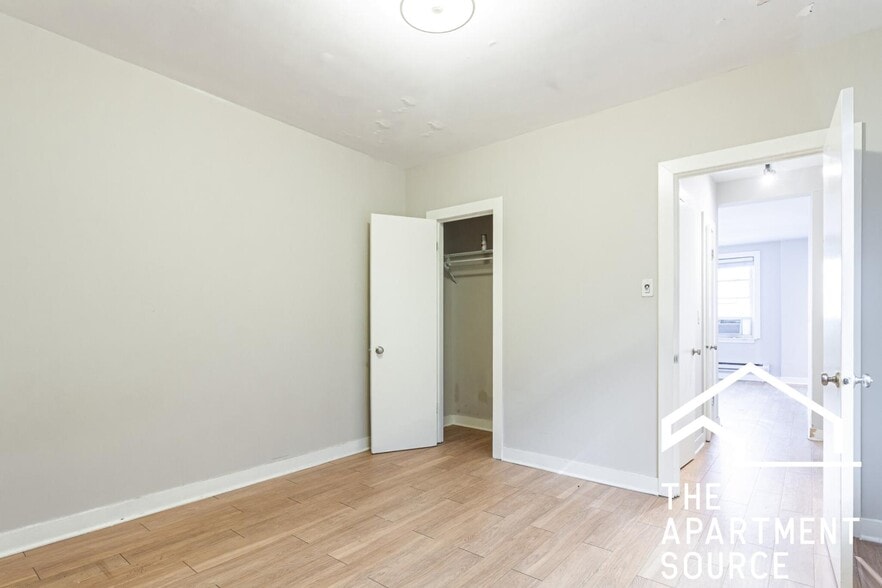 Building Photo - 511 W Belmont Ave