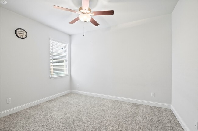 Building Photo - 3121 Sunnyside Dr