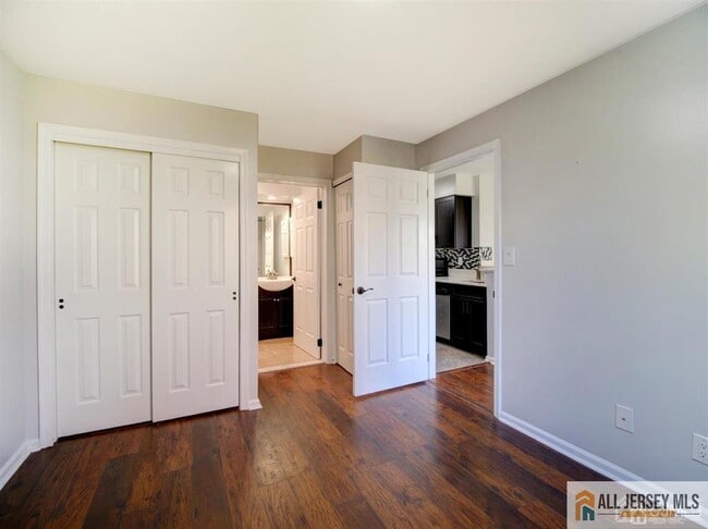 Building Photo - 105 Longfield Ct