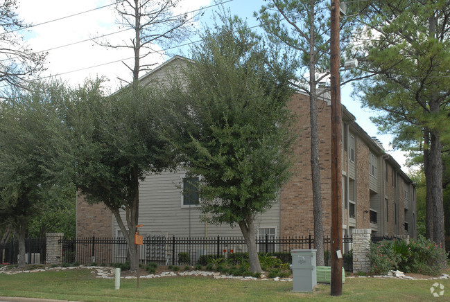 Building Photo - Bayou Oaks Apartments