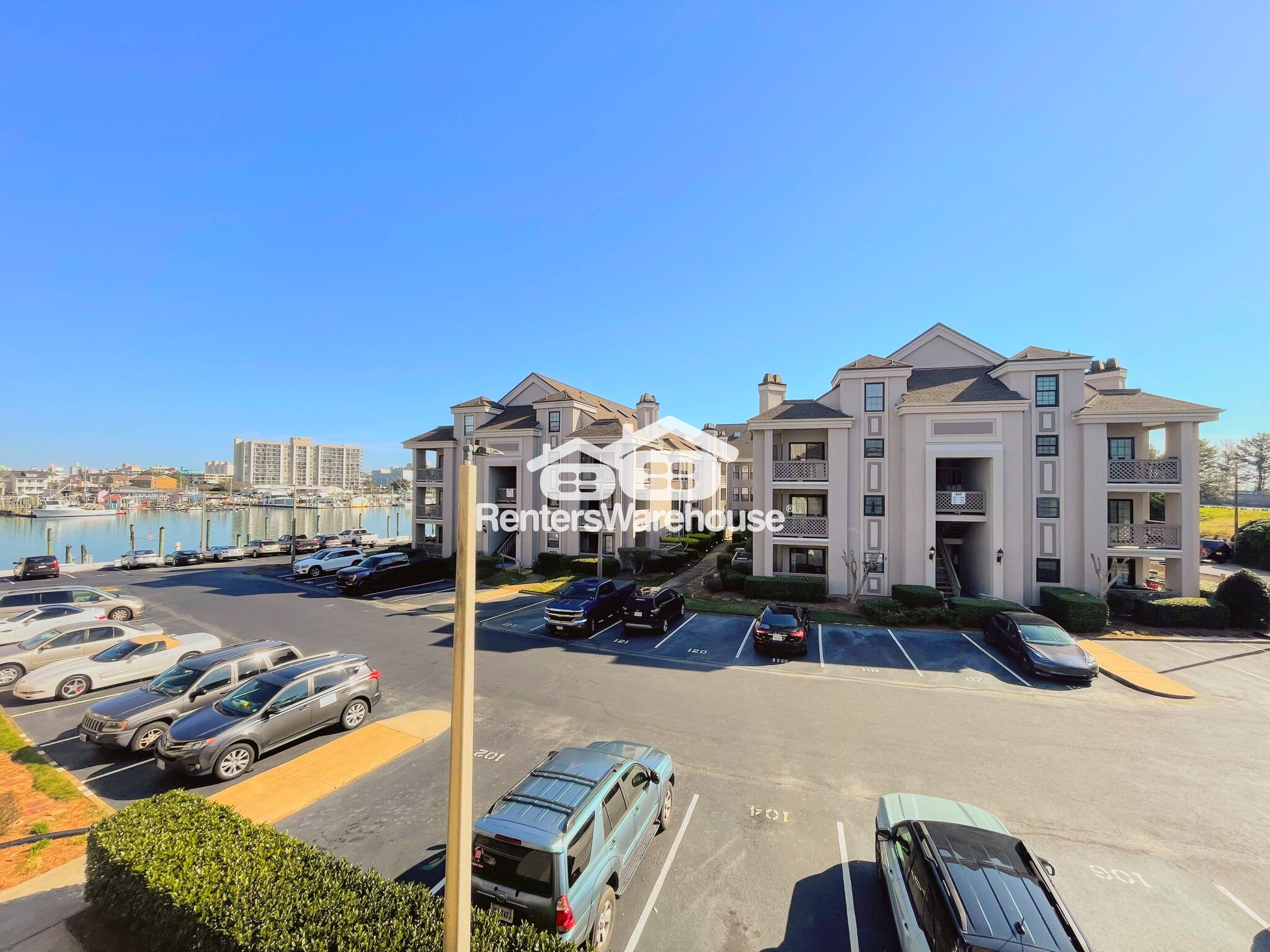 Building Photo - 411 Harbour Point