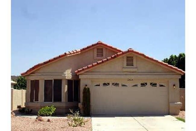 Primary Photo - Charming 3 Bed 2 Bath Lakefront home in Gl...