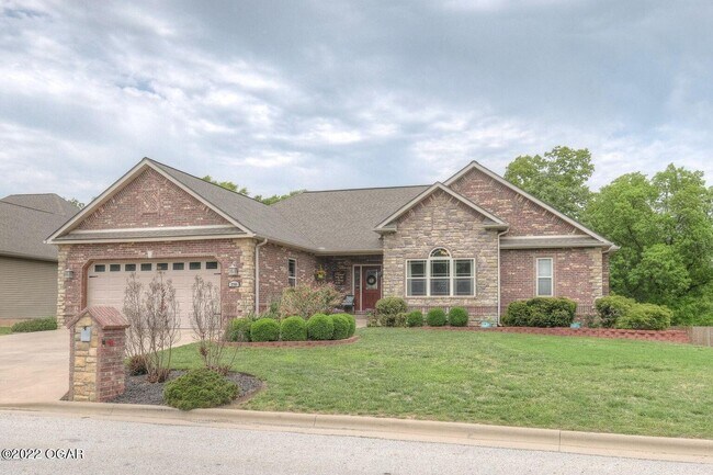 Primary Photo - 2709 Summit Dr