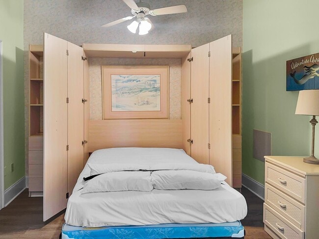 Building Photo - Amazing 3-Bed Condo with HUGE porch on the beach