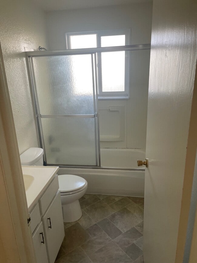 Building Photo - 298 Ruby St