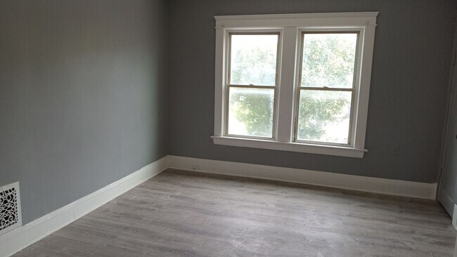Building Photo - 3268 W 86th St