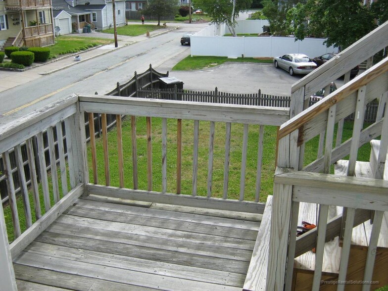 Primary Photo - 16 Tappan Ave