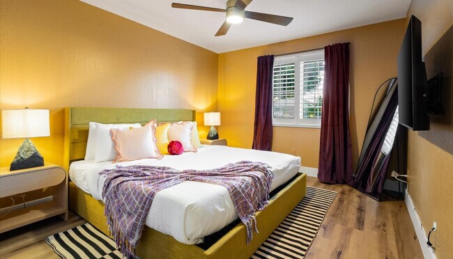 Building Photo - 2431 E Laurel St