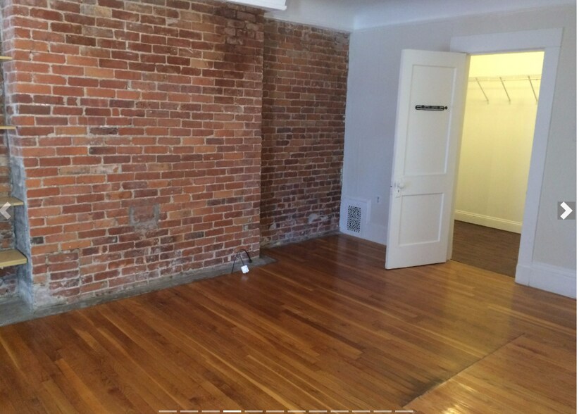 Building Photo - 476 Commonwealth Ave