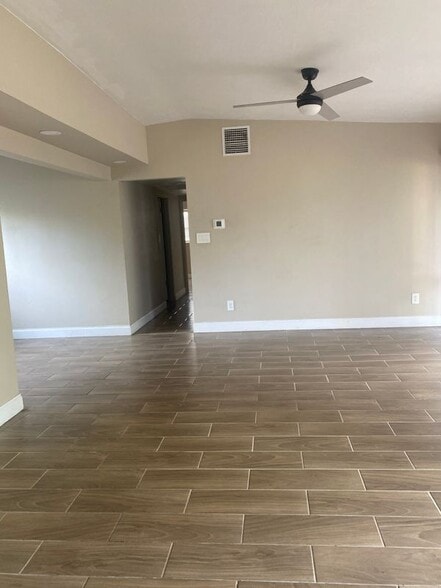 Building Photo - 2827 Riddle Dr