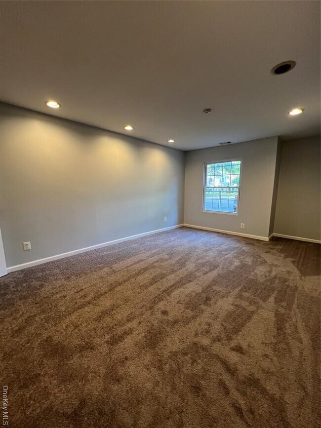 Building Photo - 209 Fairview Cir