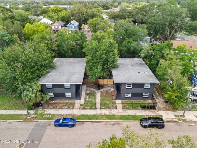 Building Photo - 231 E 16th St
