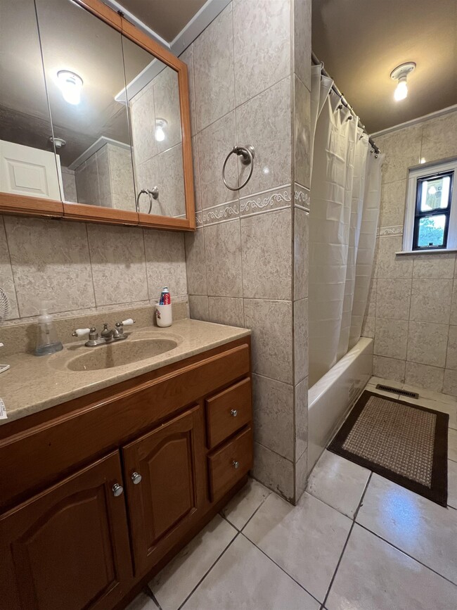 Building Photo - 125 Burge Dr