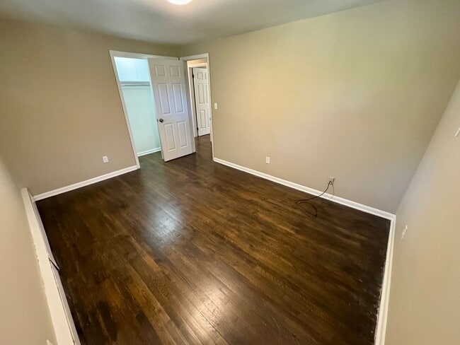 Building Photo - 3 Bedroom ~ Clintonville