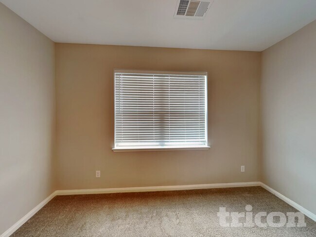 Building Photo - 110 Rushmore Ln