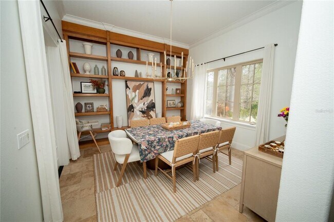 Building Photo - 719 Eastlawn Dr