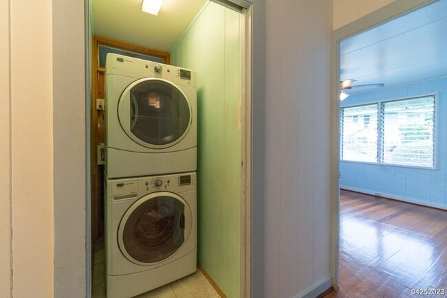 Building Photo - 3 Bedroom 1 Bath - Pets Negotiable - $2,800 - 1288 Kaluawa Street