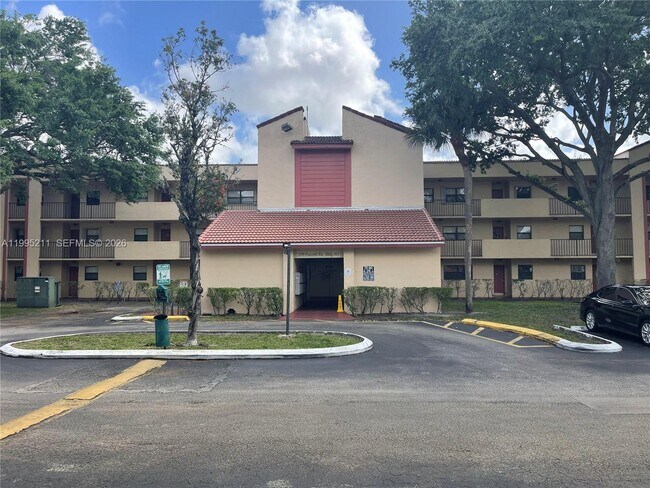 Building Photo - 3199 Foxcroft Rd