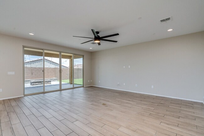 Building Photo - Amazing 4BR 2.5BA Home w/ 3-Car Tandem Garage • Pool Access • Yard w/ Fire Pit in Saguaro Trails