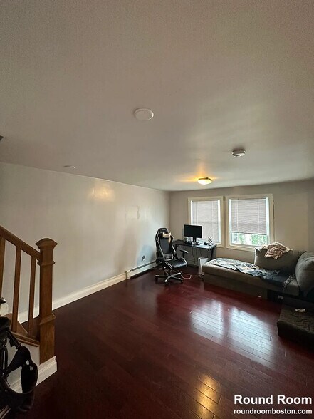 Building Photo - 73 Almont St