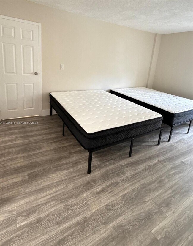 Building Photo - 2935 NE 163rd St