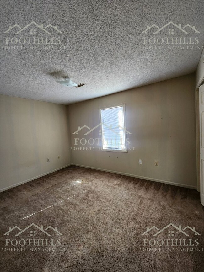 Building Photo - 123 Woodland Dr