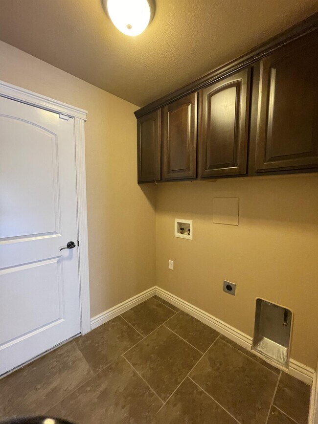 Building Photo - 3724 Coco Palm Dr