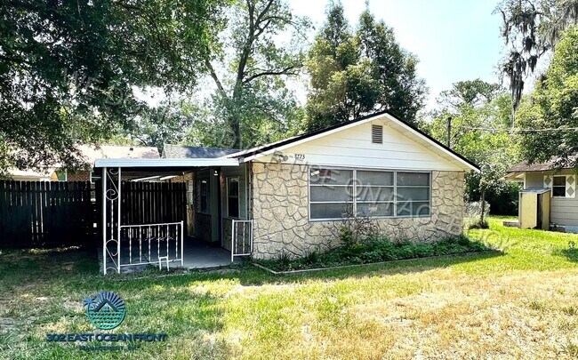 Primary Photo - Adorable 3 bedroom / 1 bathroom home now a...