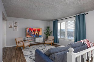 Building Photo - 9465 S Streatham Rd