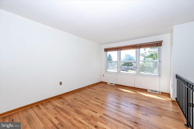 Building Photo - 11584 Liberty Oak Dr