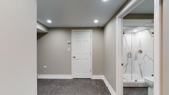 Building Photo - 1366 Cavell Ave