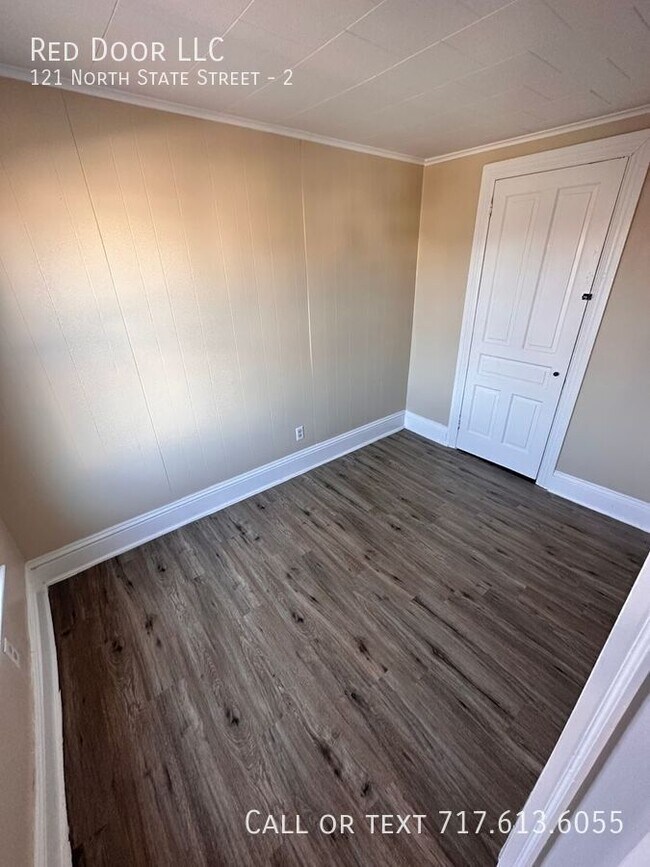 Building Photo - 121 N State St