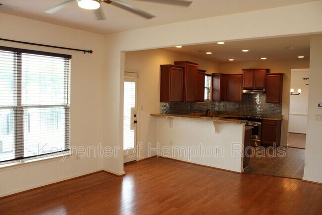 Building Photo - 3901 Grand Isle Dr
