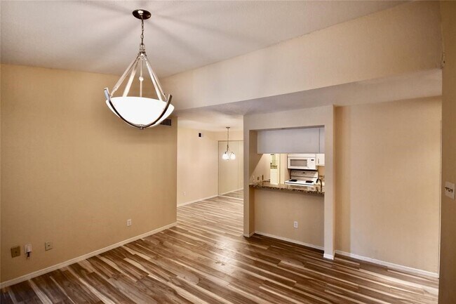 Building Photo - 1818 Augusta Dr