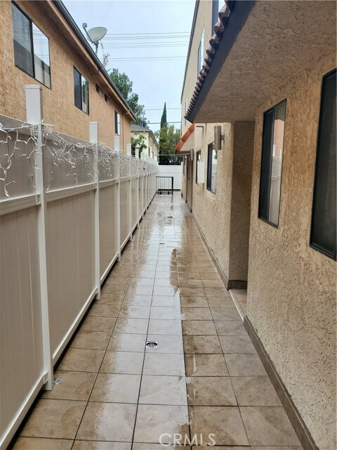 Building Photo - 351 E Verdugo Ave