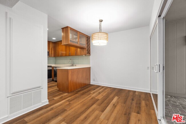 Building Photo - 2508 Arizona Ave