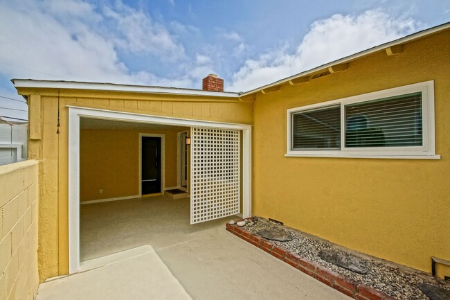 Building Photo - Completely Remodeled, Bright & Airy, 2BR1....