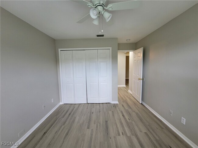 Building Photo - 545 SE 6th Terrace