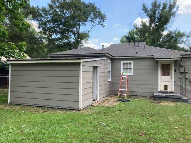 Building Photo - 2746 Mimosa Ave