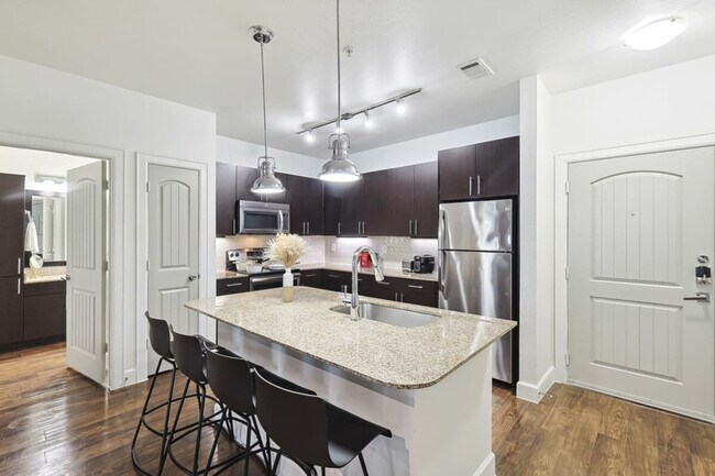 Building Photo - 5445 Town and Country Blvd