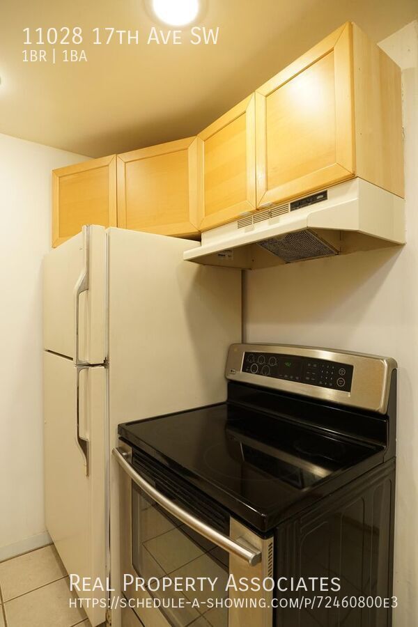 Building Photo - 11028 17th Ave SW