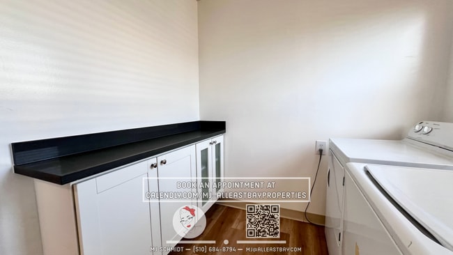 Building Photo - 1/2 Off first months Rent -4 bedroom 2 bat...