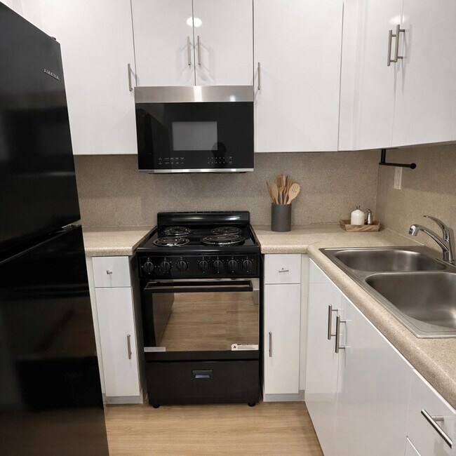 Building Photo - 1142 NE 4th Ave