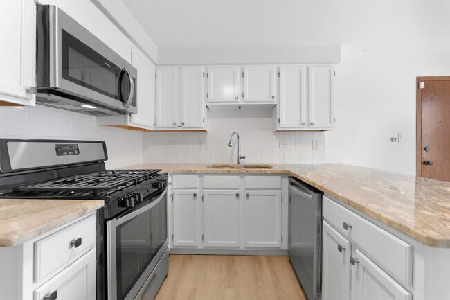 Building Photo - 3605 N Narragansett Ave